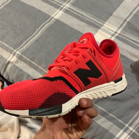 New balance Shoes - Picture 3 of 5
